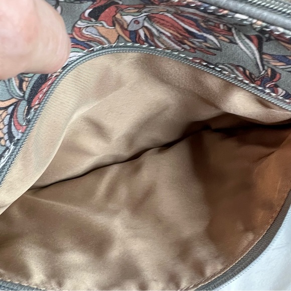 SAKROOTS Women's Basic Crossbody Bag - Picture 10 of 13